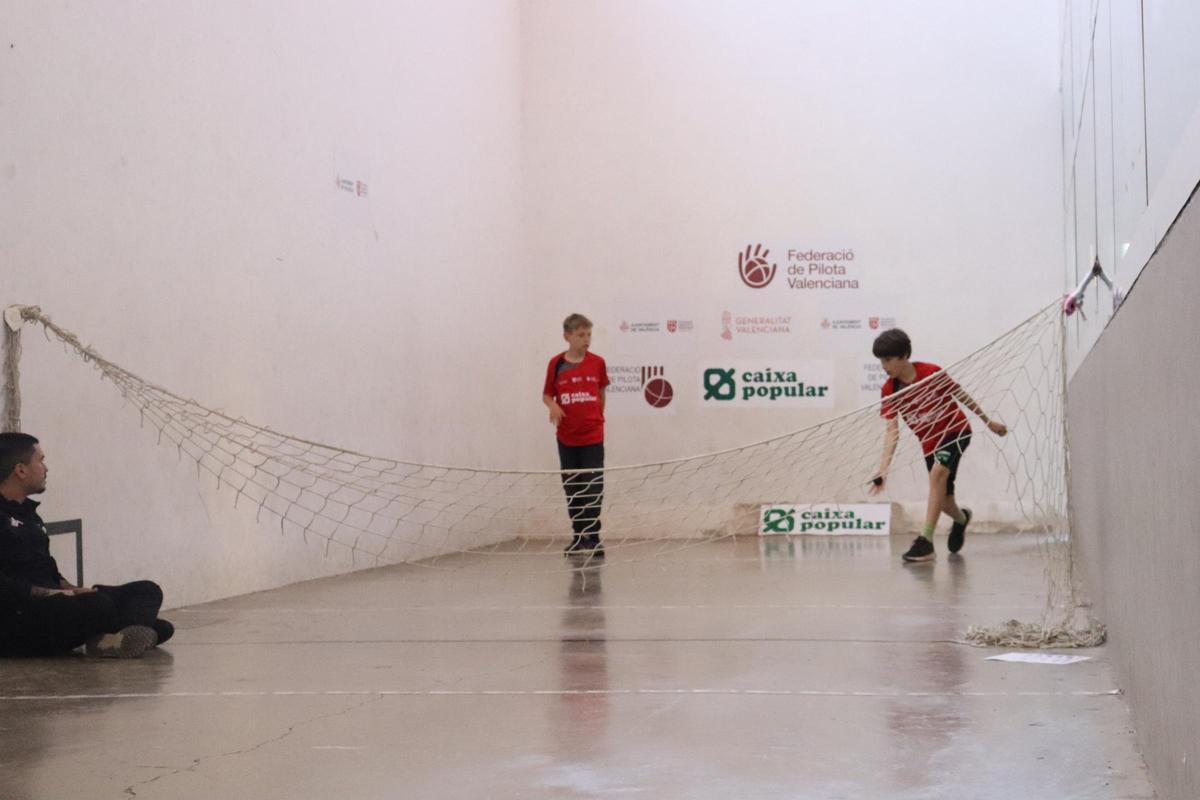 Durant la vesprada es realitzarà una gimkana de jocs tradicionals i el lliurament de trofeus de les competicions de raspall i galotxetes.