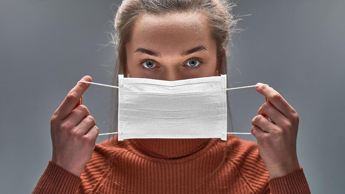 El uso de mascarillas es indispensable para evitar los contagios por la covid-19.