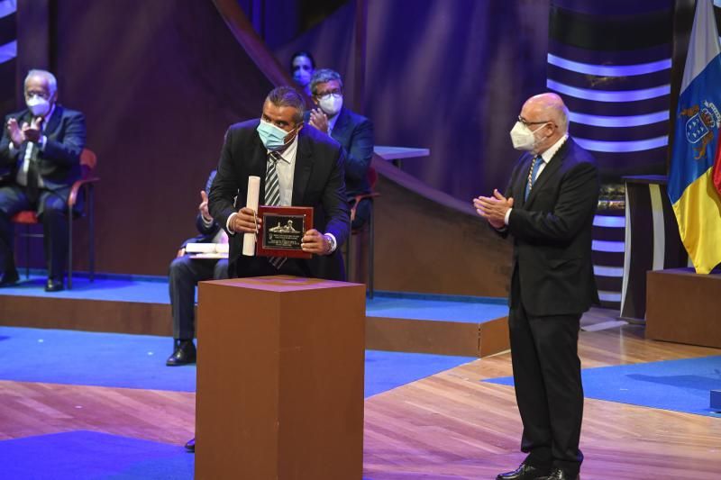 Acto de entrega de honores y distinciones del Cabildo.