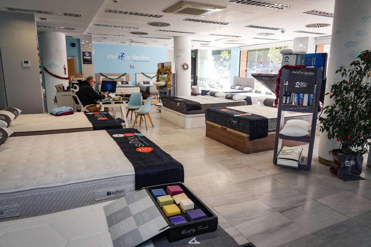 Interior de la colchonería Dulzzes Sueños.