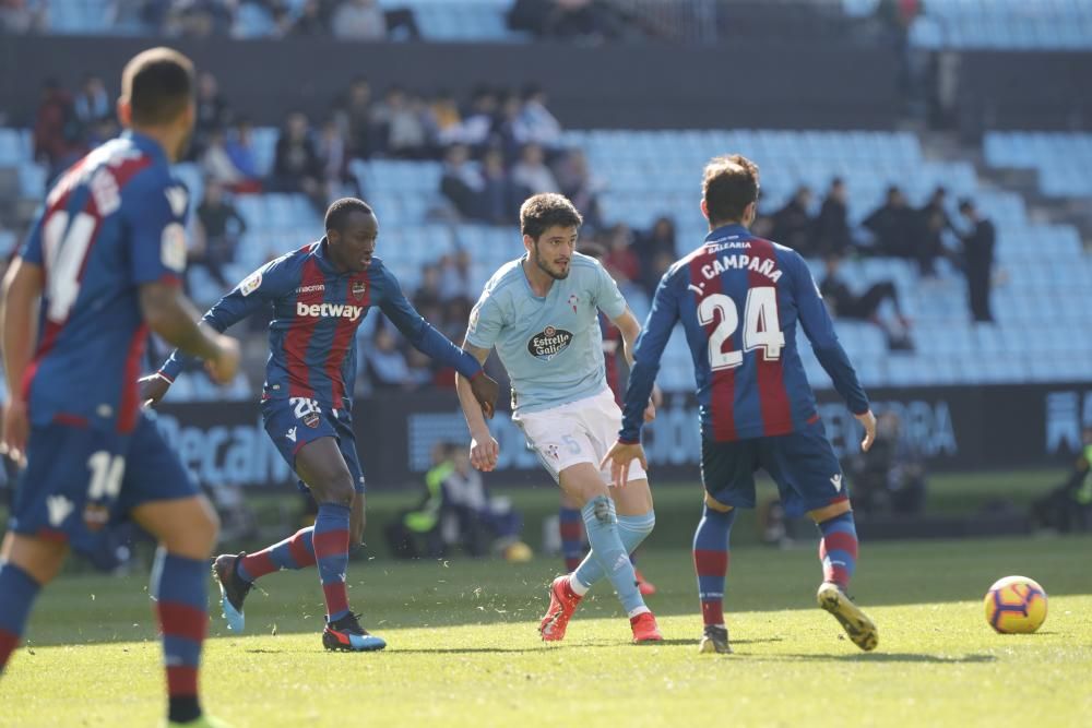 El Celta - Levante, en imágenes. // M.G. Brea | R. Grobas | EFE