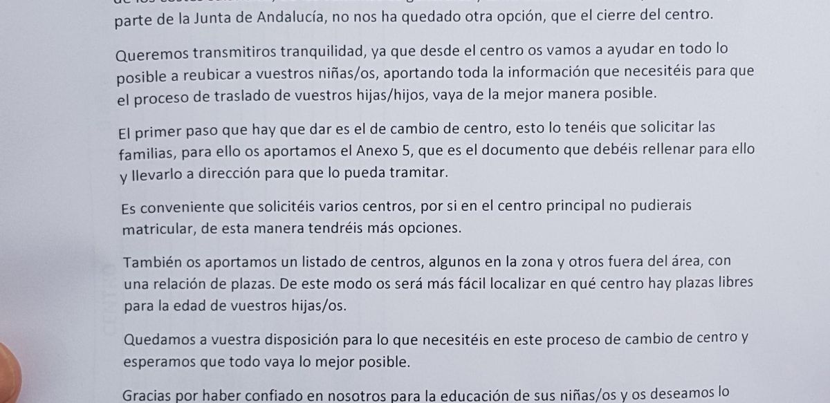 La circular en la que se explica a las familias la decisión de cerrar.