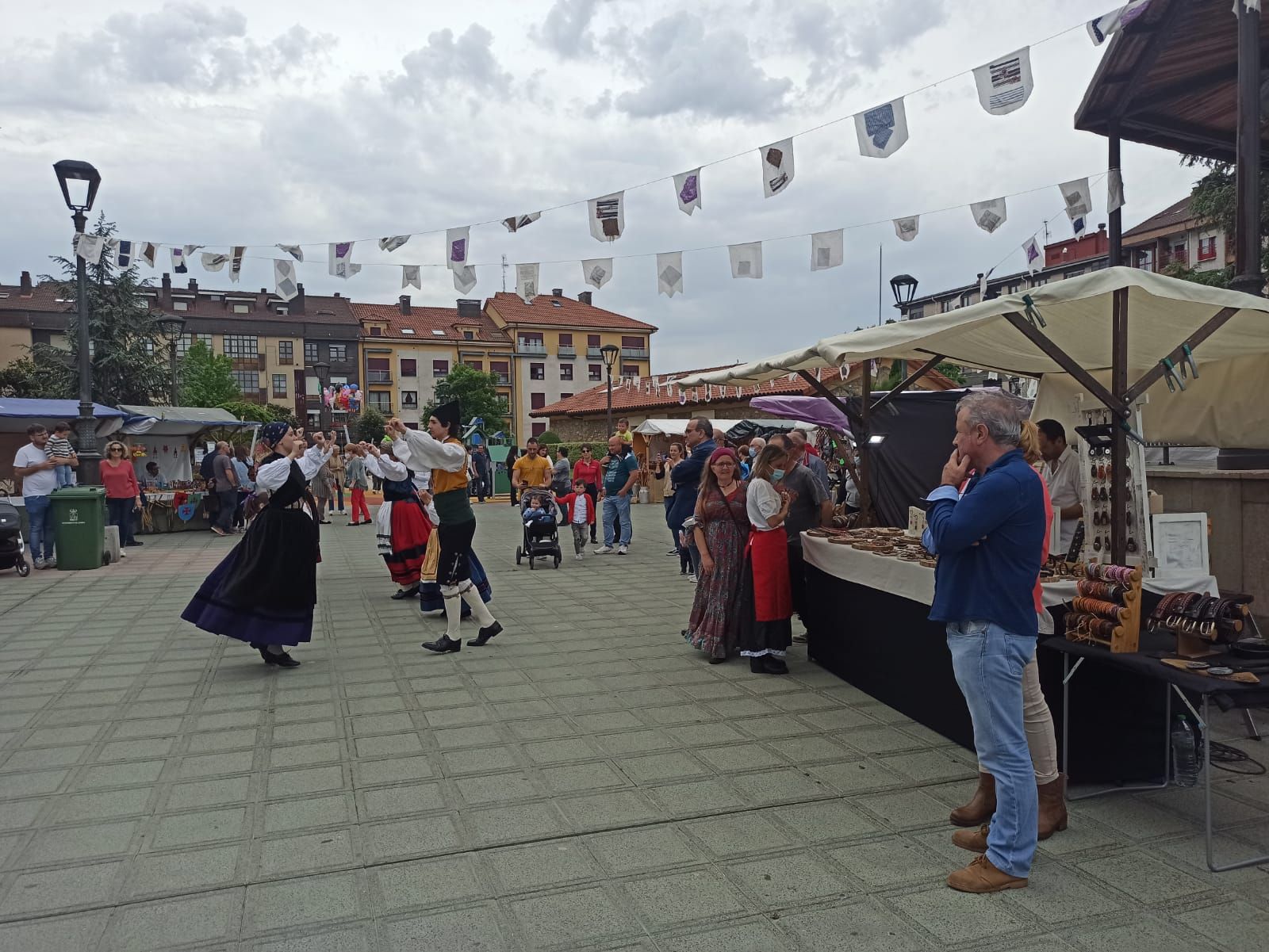 Llanera tiene mucho oficio: así son las demostraciones en vivo en el mercado tradicional de San Isidro