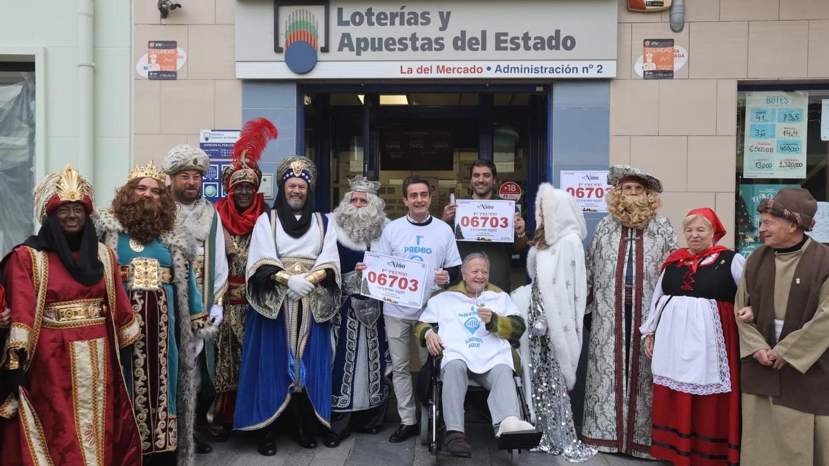La administración número 2 de San Vicente celebra que ha vendido el primer premio de El Niño
