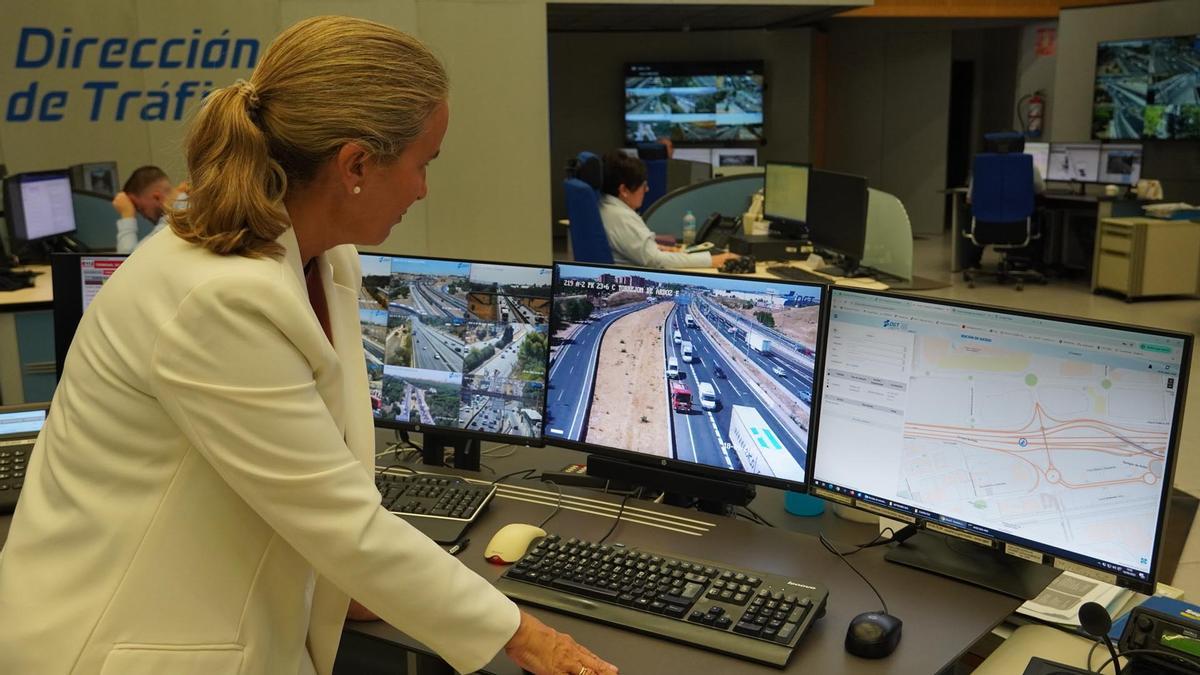 Ana Blanco, subdirectora adjunta de circulación de la DGT, gestionando una incidencia a través de la plataforma DGT 3.0