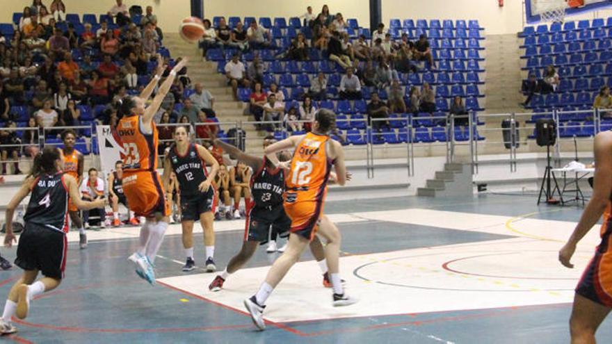 Partido del Valencia Basket en Las Palmas.