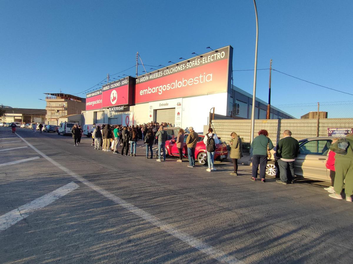 El 12 aniversario de Embargosalobestia desata largas colas en sus tiendas