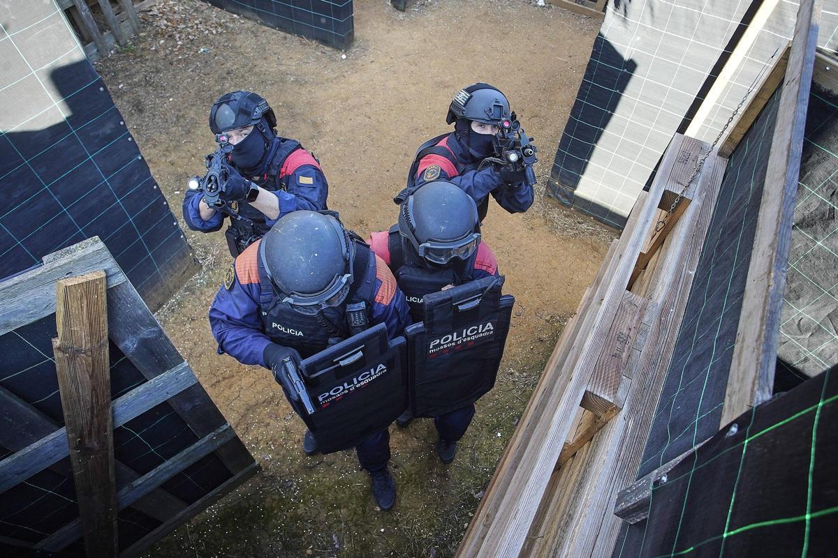 Així treballa i entrena l'ARRO dels Mossos de la regió policial de Girona