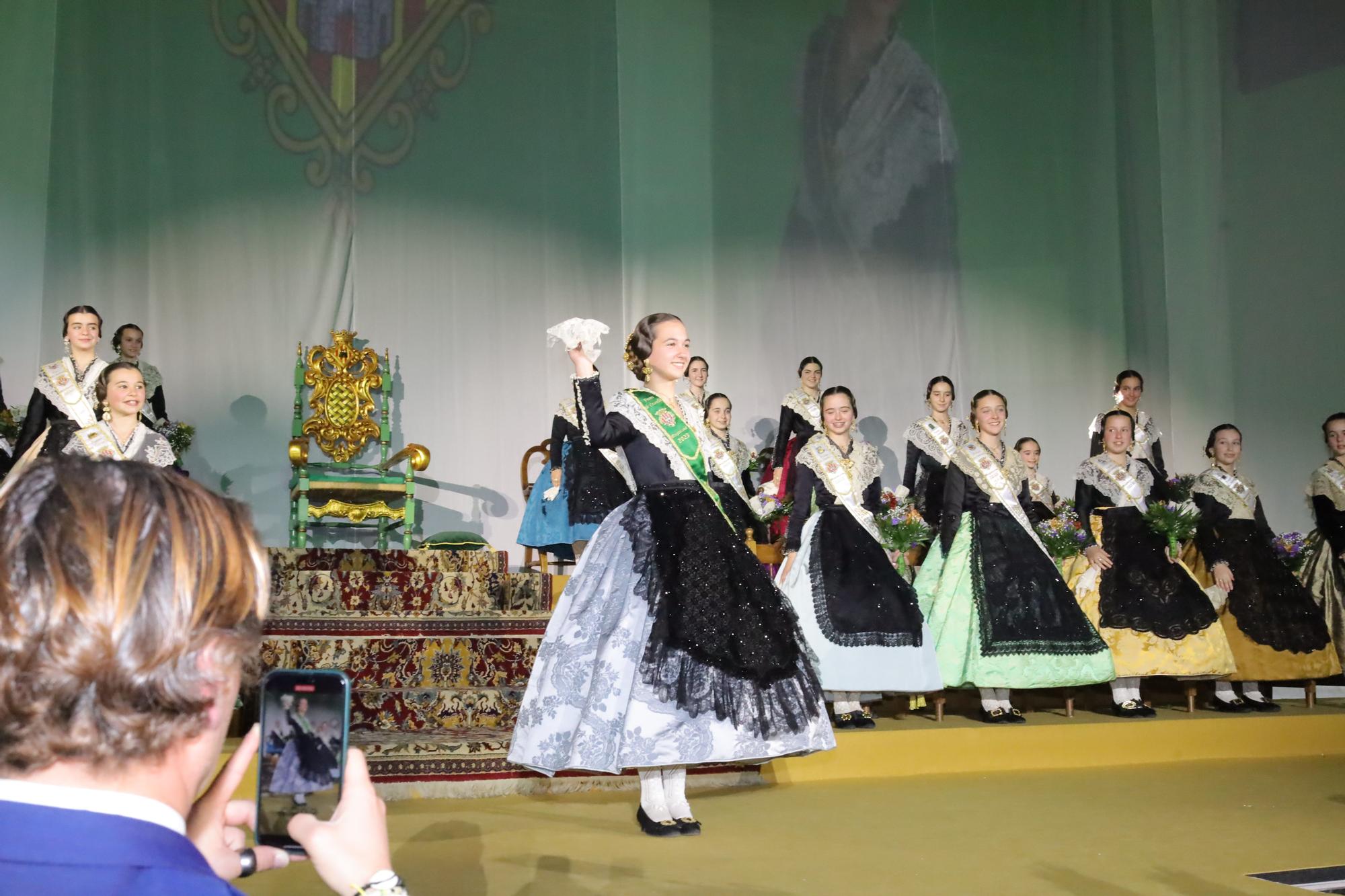 Galania a la reina infantil de las fiestas de la Magdalena