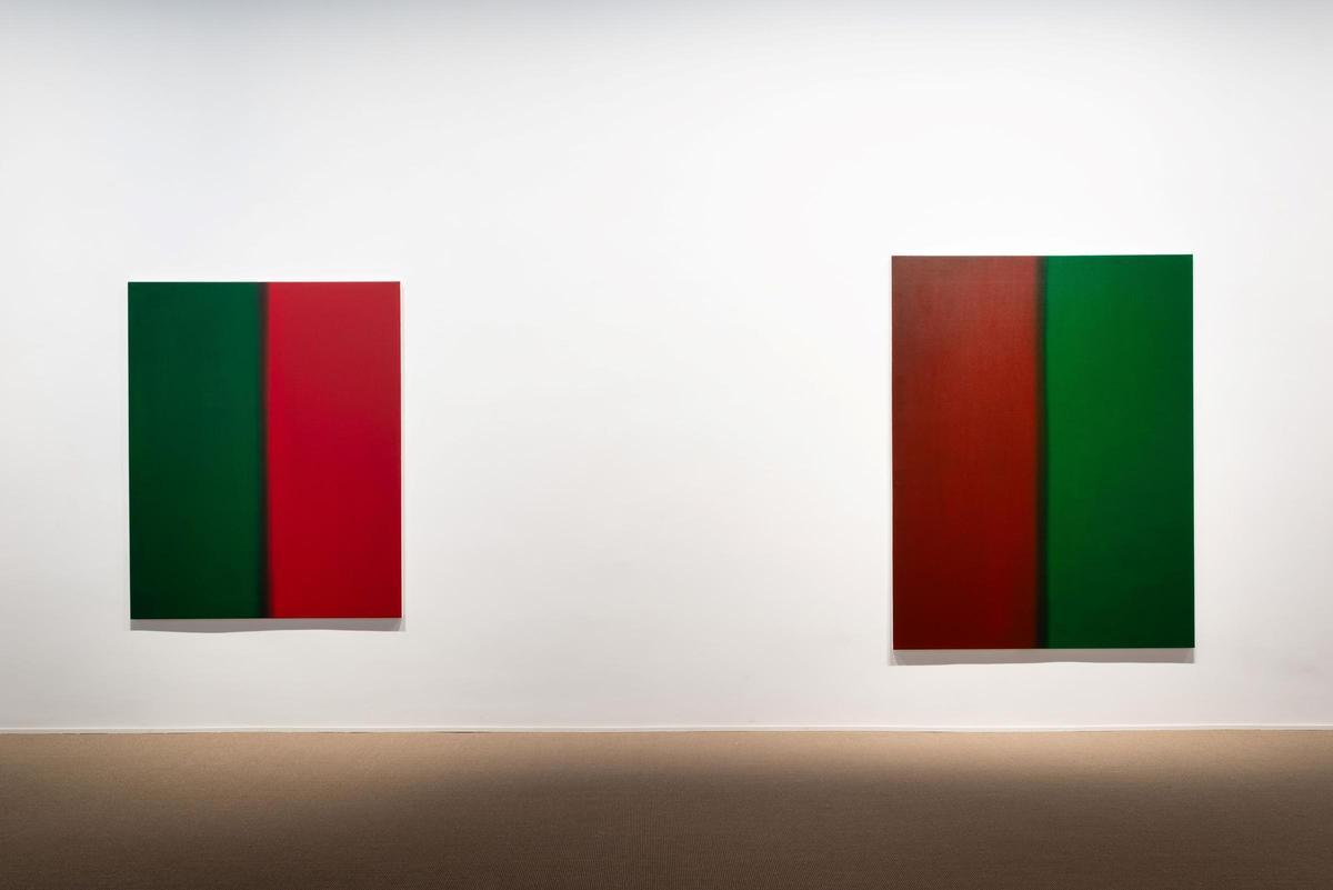 Zwei Arbeiten aus der Reihe „Encuentros“, die im ersten Stock gezeigt wird.