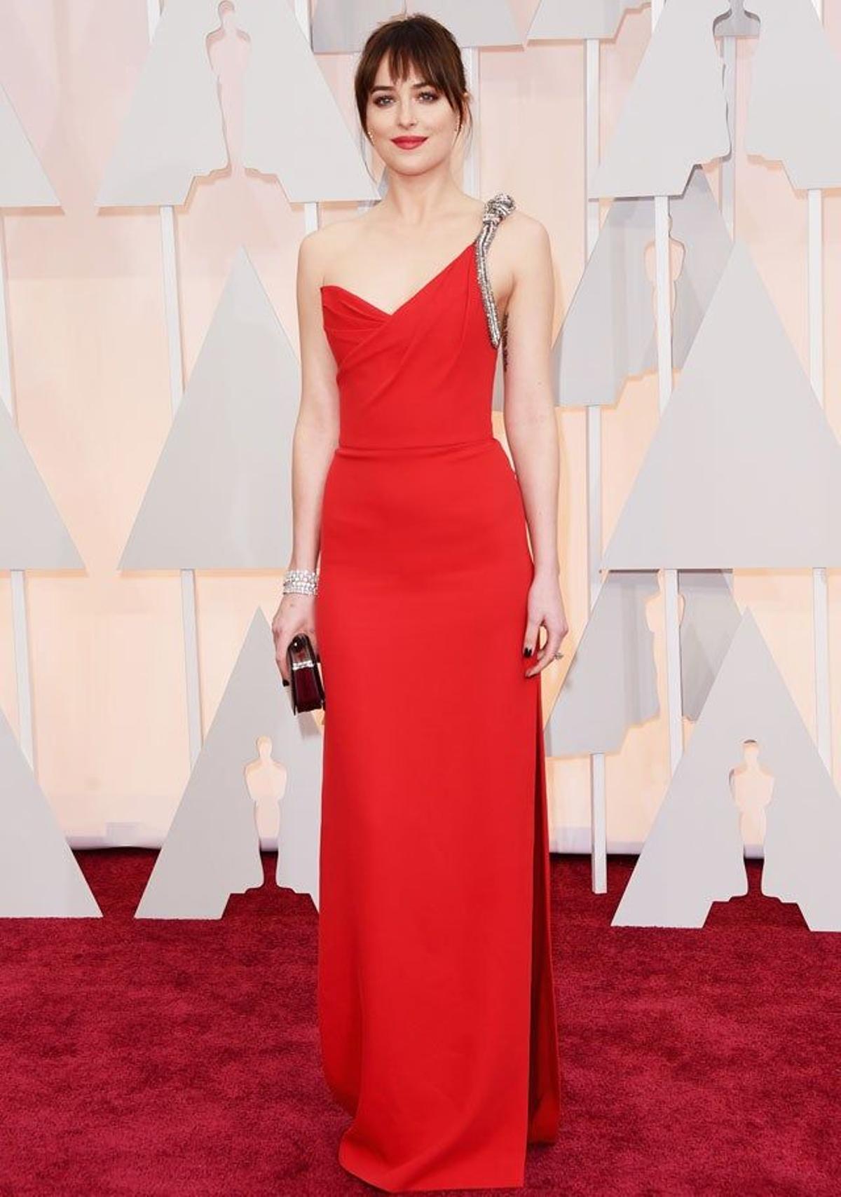 Dakota Johnson en la alfombra roja de los Oscar 2015