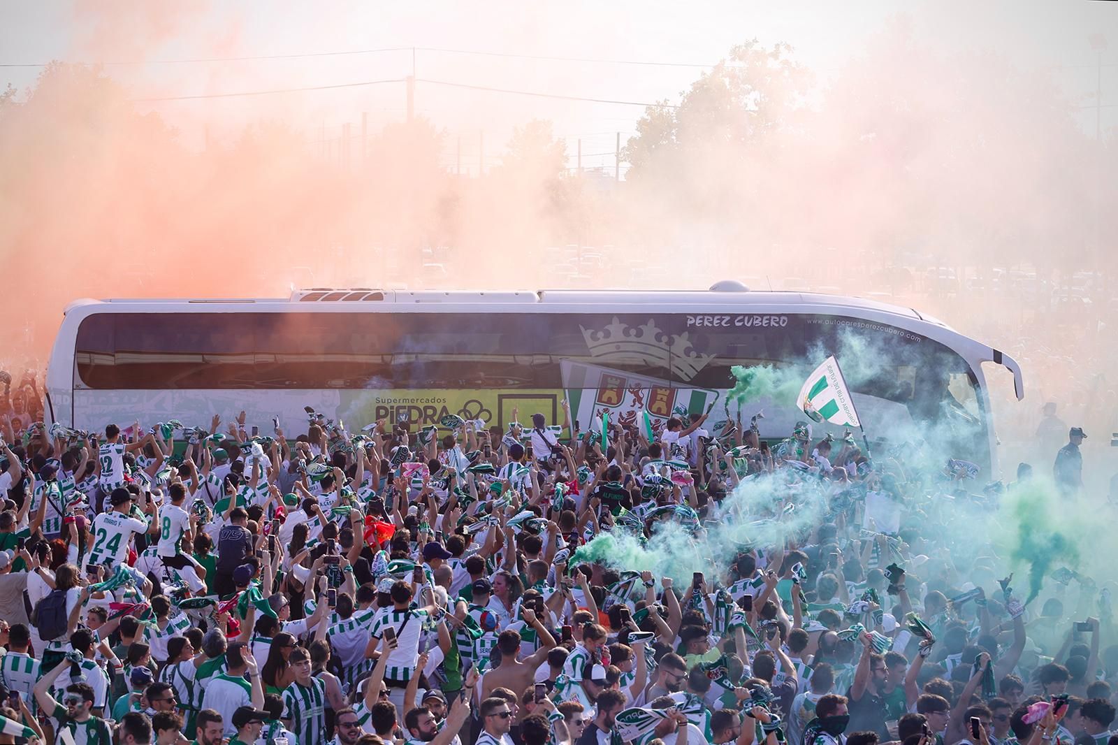 El Córdoba CF vuelve a Segunda / Las mejores imágenes de una noche para la historia