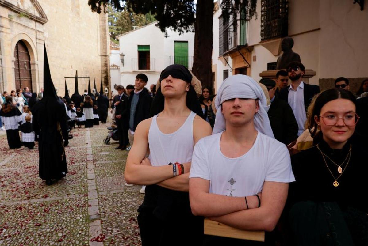 Procesión durante la Semana Santa en Ronda.