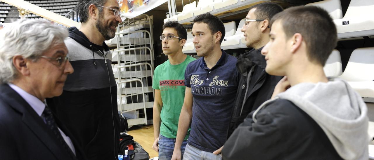 Juan Antonio Orenga y Luis García, en un clínic que el entrenador dio en el Ciutat de Castelló en 2013.