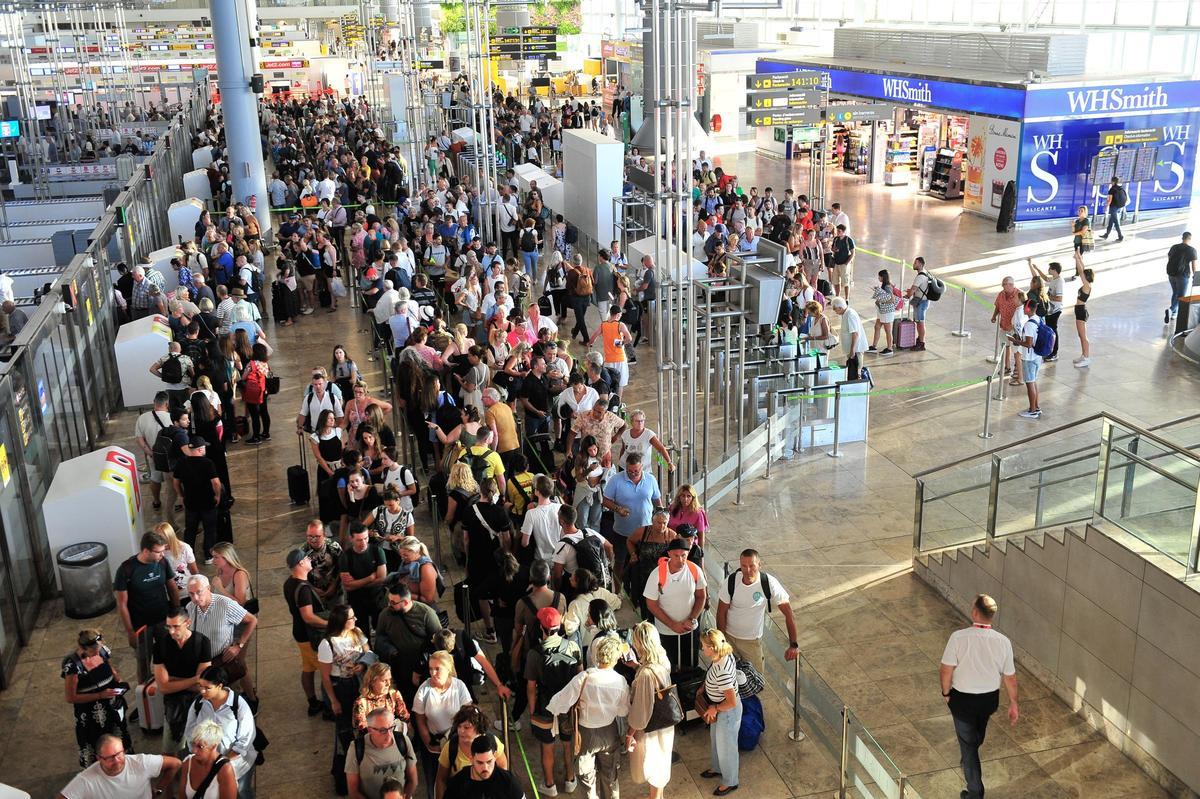 Huelga de los controladores de seguridad del aeropuerto.