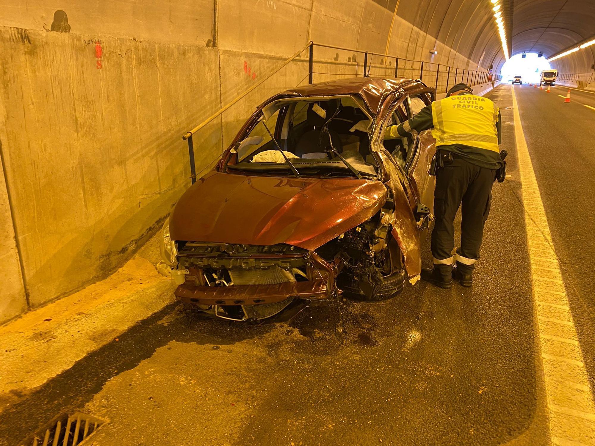 Fallece un joven de 24 años al chocar con la mediana en el túnel de la A-7 de Pilar de la Horadada