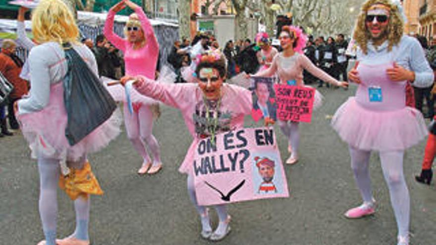 Alusiones a la corrupción y mofas hacia Mariano Rajoy se vieron en el desfile de Sa Rua.