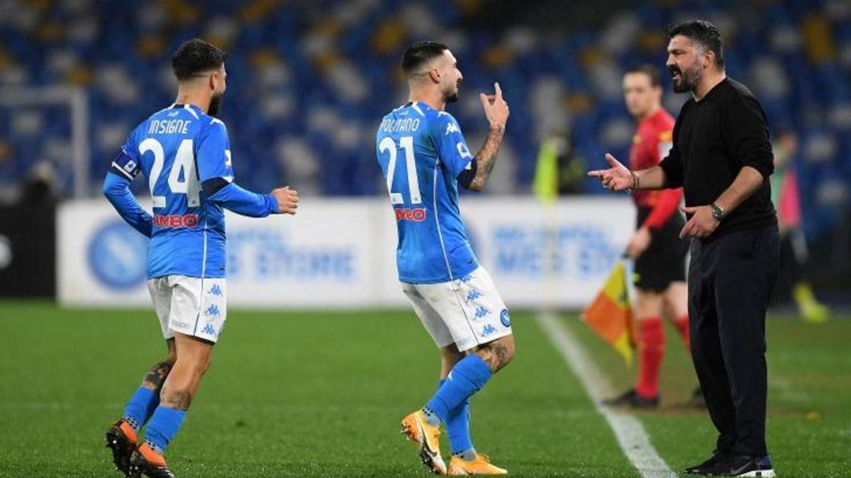 Matteo Politano con Gennaro Gattuso durante su estancia en el Napoli