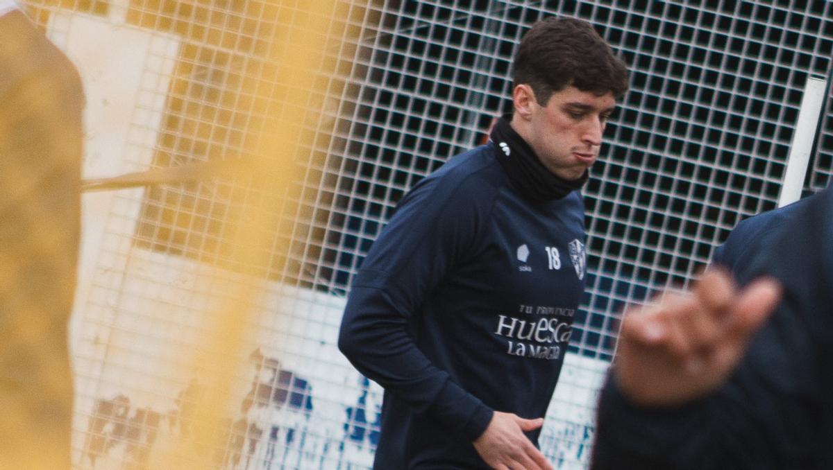 Enol Rodíguez, en un entrenamiento con el conjunto azulgrana en la Base Aragonesa.