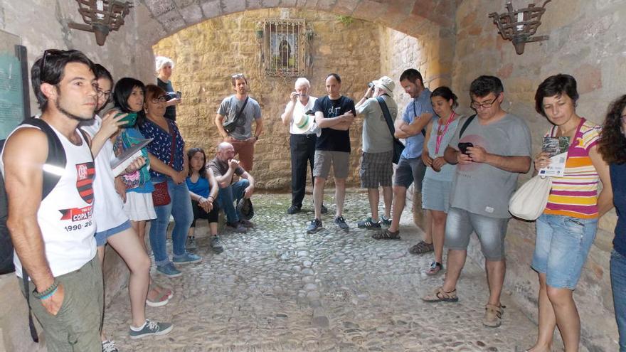 Agents turístics en una visita a les Vals del Montcau