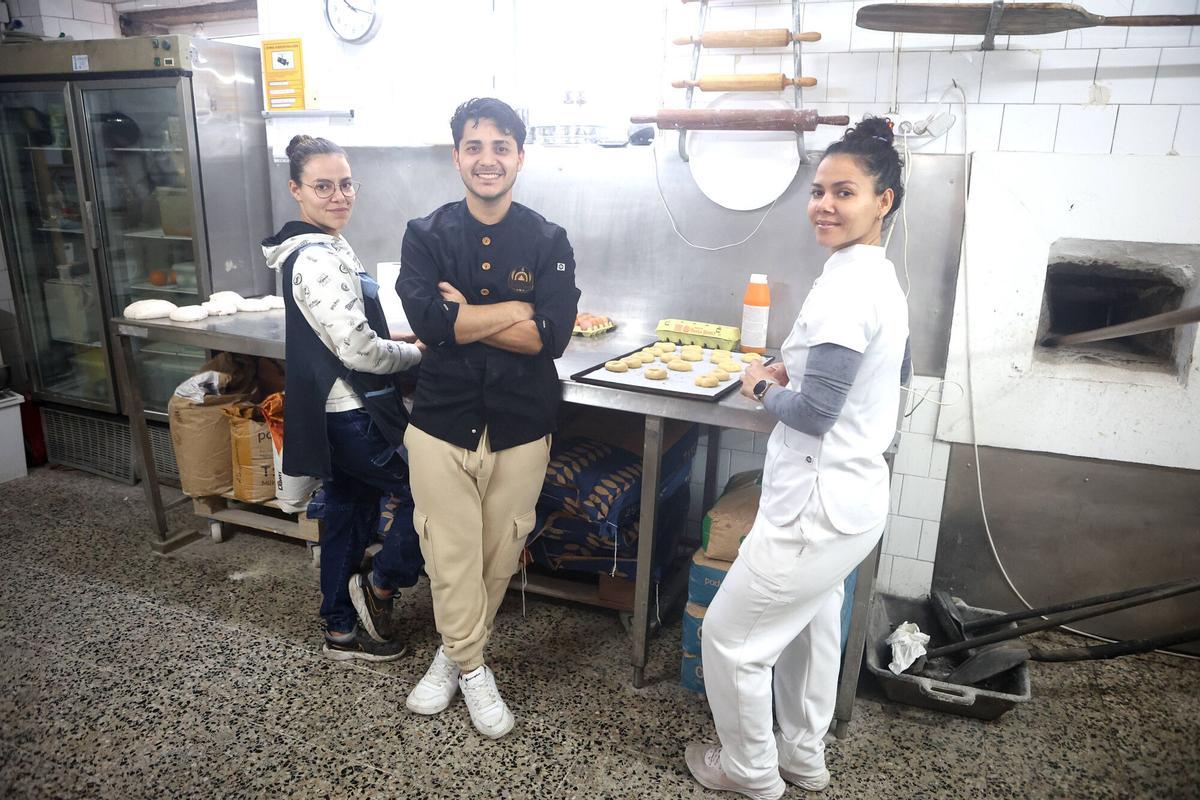 Foto a Edward Millán en la Panadería Santa María