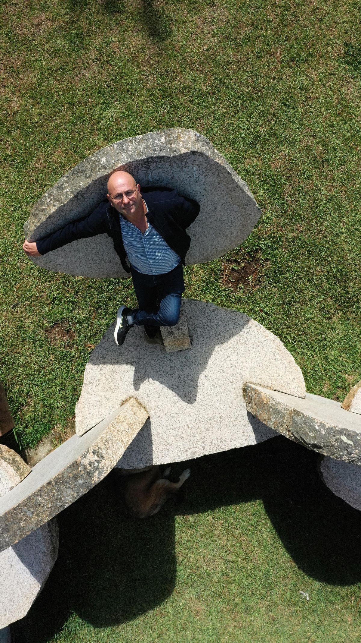Manolo Paz, escultor Cambades