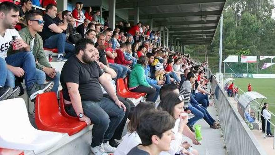 La grada se llenó, ayer, en el Novo Municipal.