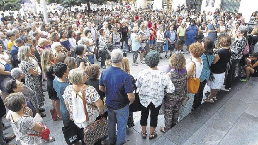 Cientos de personas marchan contra la violencia machista en Zaragoza