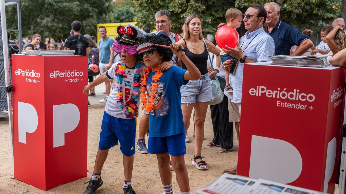 Los vecinos de Bellvitge se reencuentran en sus fiestas: "Venimos por los niños, pero nos da nostalgia"
