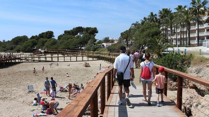Alarma en la costa de Castellón por la llegada de turistas madrileños