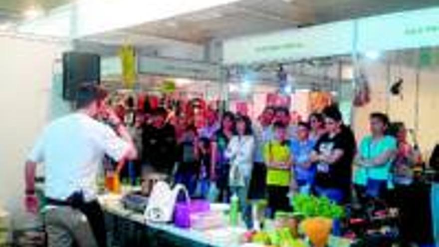 13.000 personas compran y se encuentran en la feria comarcal