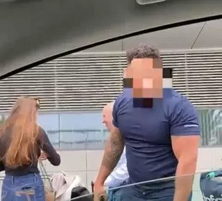 Un conductor pirata amenaza a un taxista que lo sorprende captando clientes en el aeropuerto de Ibiza