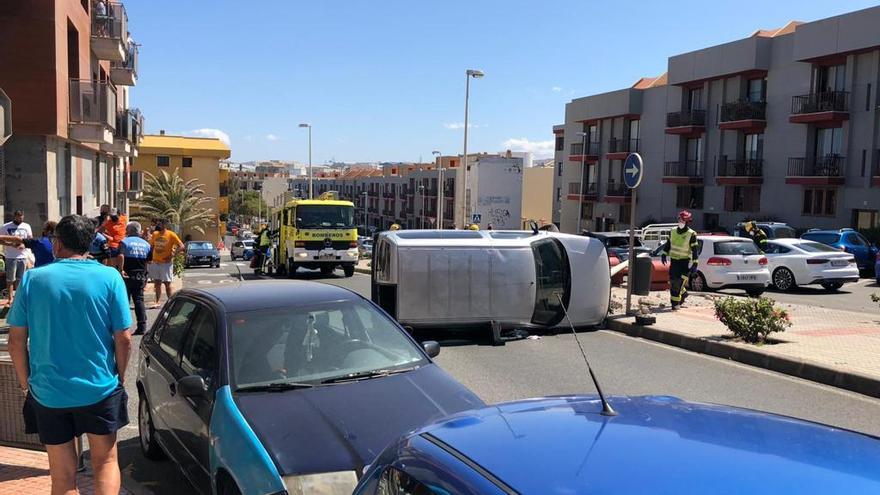 El vehículo accidentado esta tarde en Salinetas.