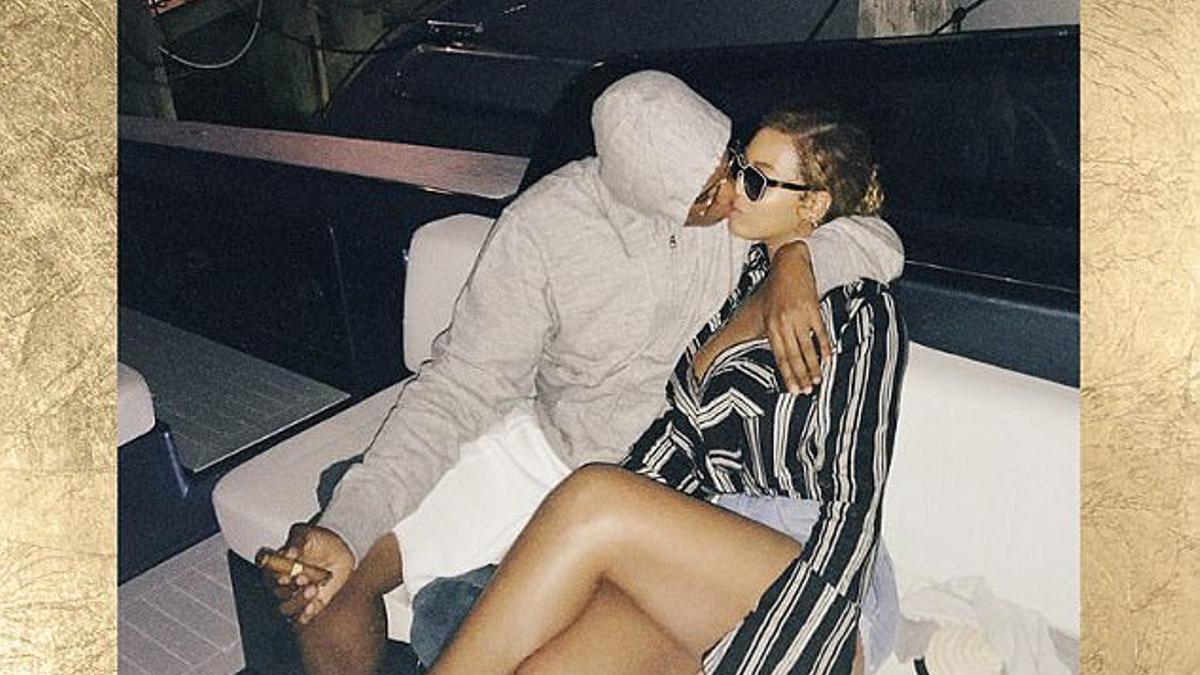 Beyoncé y Jay Z besándose
