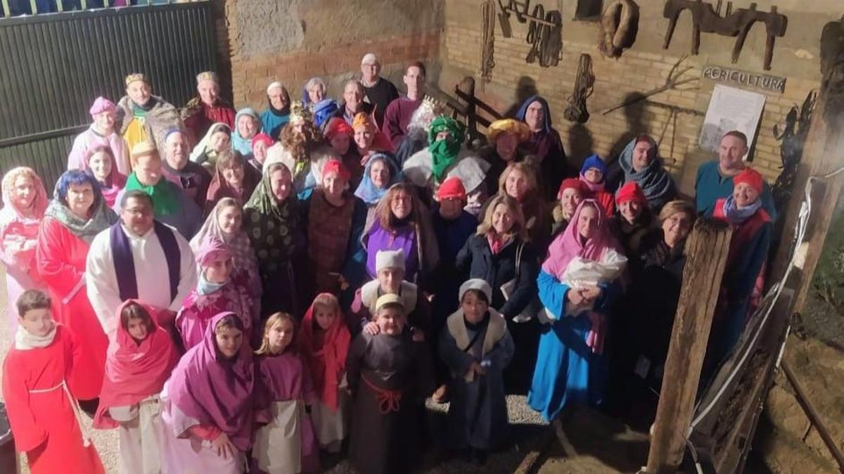 Más de 80 personas de todas las edades dan vida al Belén Viviente de Binaced.