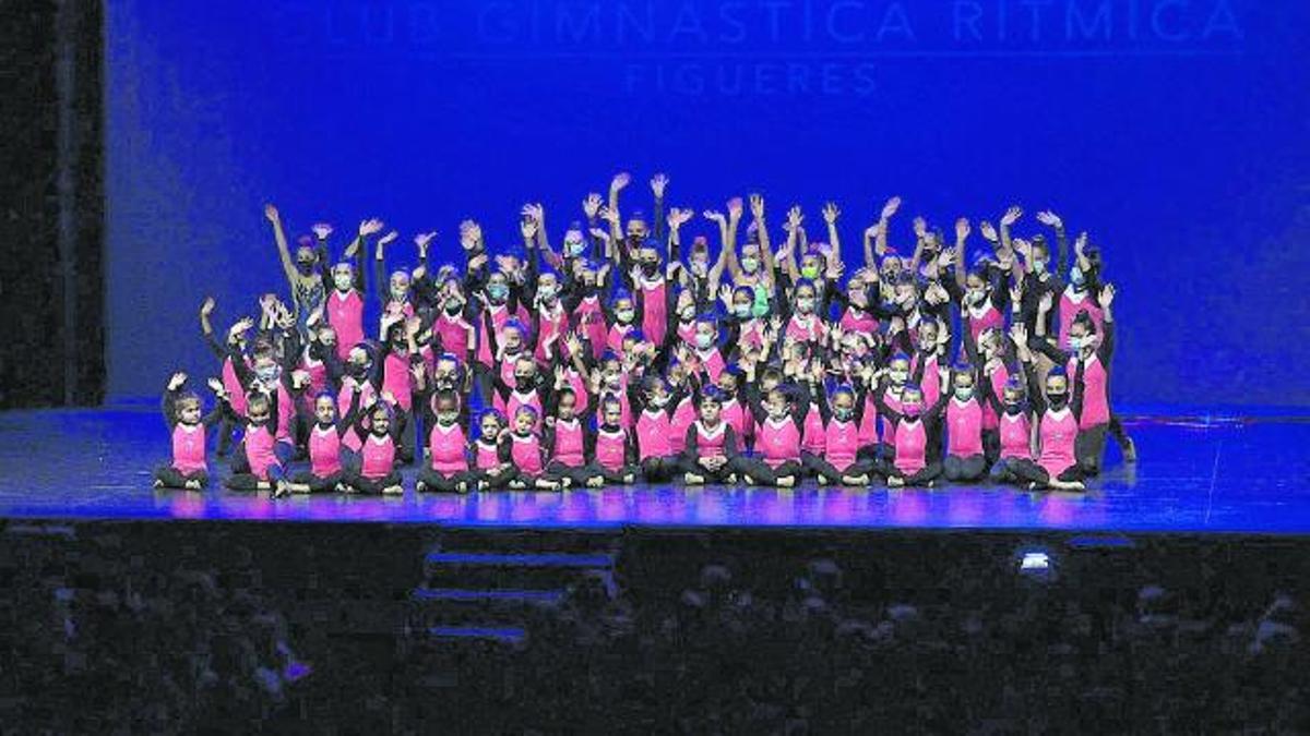 Alguns dels infants participants del festival celebrat l’any passat al Teatre de Figueres. | TRAMUNTANA TV