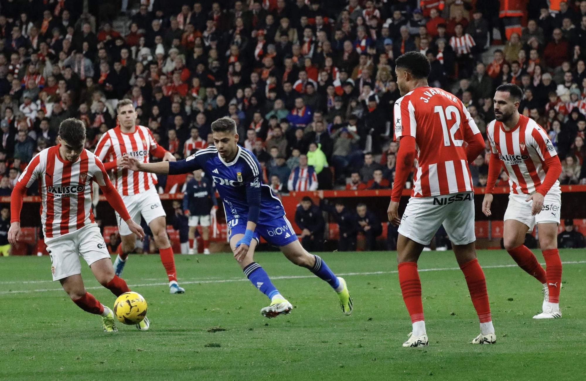 Real Sporting - Real Oviedo: el derbi en imágenes