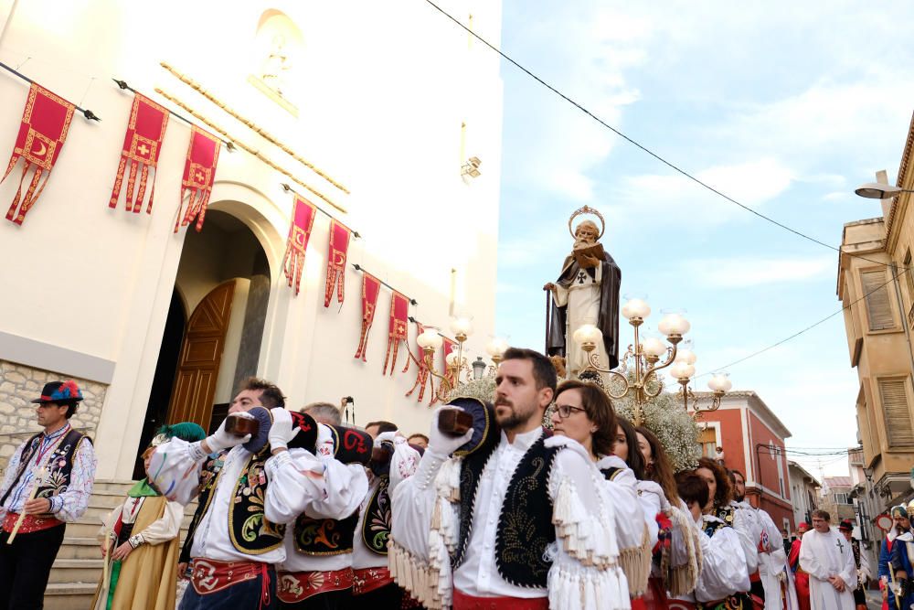 Miles de devotos festeros acompañaron al santo anacoreta en la sobria y tradicional Procesión