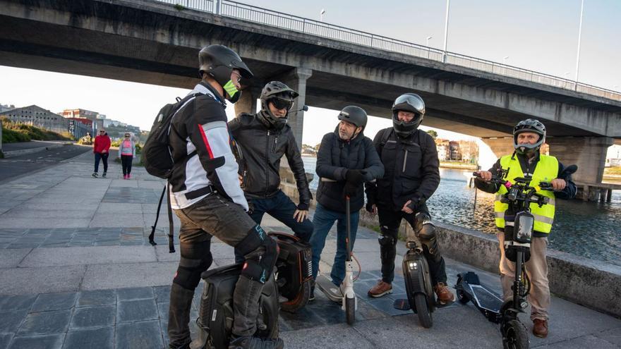 Los dueños de patinete eléctrico en A Coruña, “perplejos” e &quot;indignados&quot; por el veto a llevarlo en tren: “Lo usamos miles&quot;