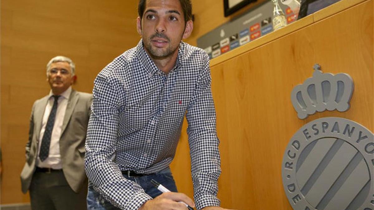Víctor Sánchez firmó su renovación