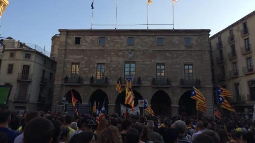 Imatge de la teulada de l&#039;ajuntament de Manresa sense la bandera espanyola