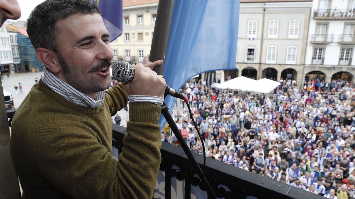 EN IMÁGENES: Así fue el recibimiento de los jugadores del Real Avilés en el Ayuntamiento