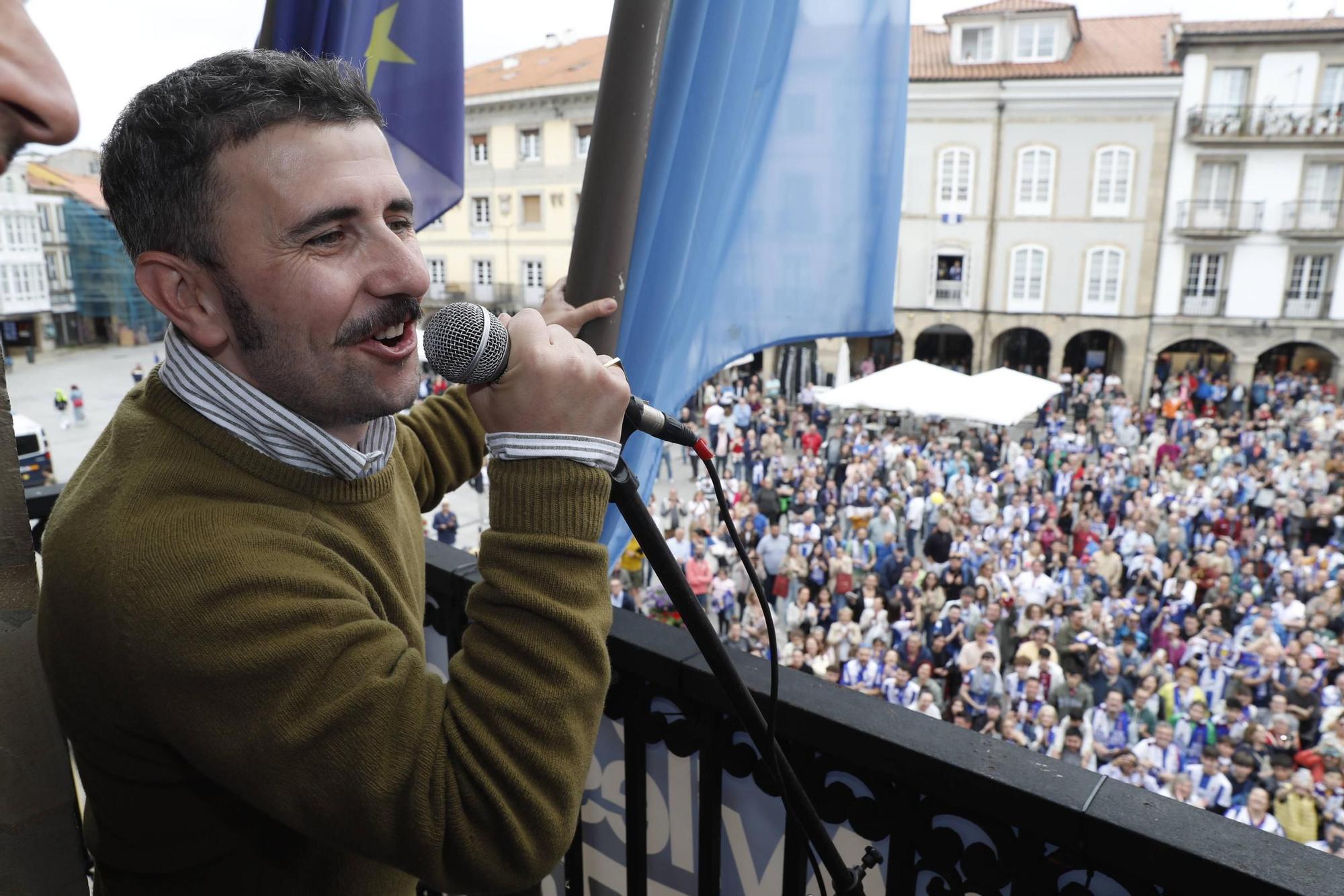 EN IMÁGENES: Así fue el recibimiento de los jugadores del Real Avilés en el Ayuntamiento