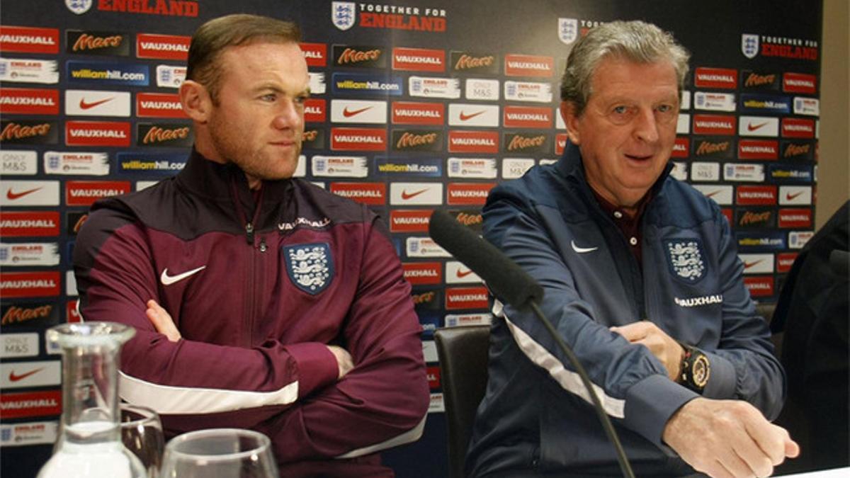 Wayne Rooney y Roy Hodgson en la rueda de prensa previa al amistoso contra España