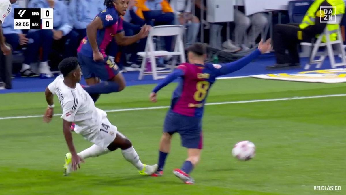 Tchouaméni pudo ver la roja por este pisotón a Pedri