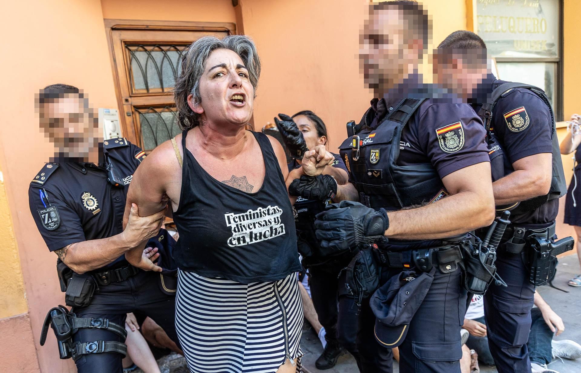 Ejecutado en Carolinas el desahucio de Olga y su hija, que fue paralizado varias veces