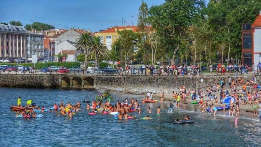 Participantes en la popular regata de &#039;ofnis&#039; en Santa Cruz, en 2015.