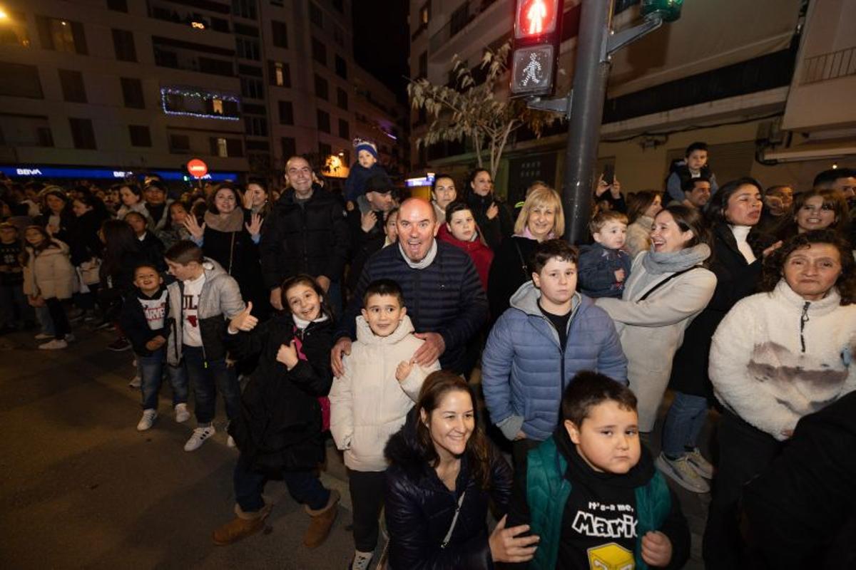 Mira aquí todas las fotos de la cabalgata de Reyes Magos en Ibiza