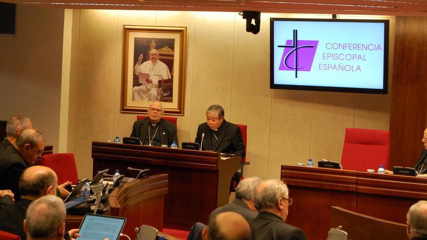 El nuncio del Papa en España, Bernardito Auza, en la asamblea plenaria de la CEE.