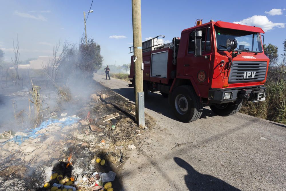 Un incendio amenaza la Calderona en Gátova